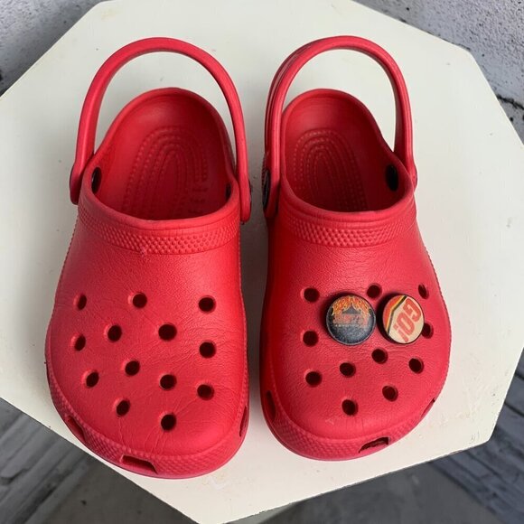 Crocs Classic Clogs Red with Jibbitz NHL Calgary Flames Charms Size 8 9 - Picture 2 of 9